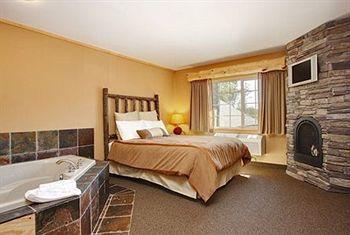 Whitefish Lodge And Suites Cross Lake 外观 照片