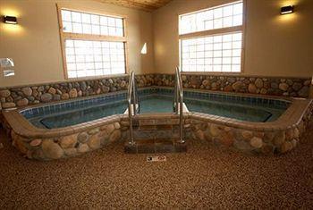 Whitefish Lodge And Suites Cross Lake 外观 照片