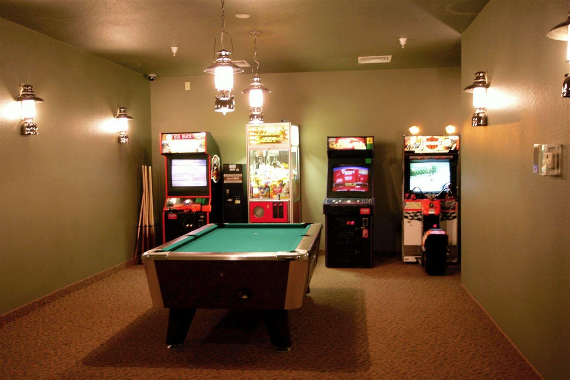 Whitefish Lodge And Suites Cross Lake 外观 照片